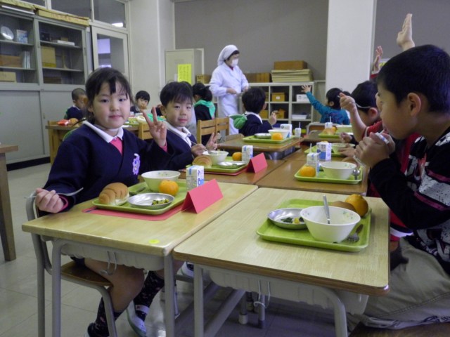 給食体験　ちょっと緊張でもおいしかったね